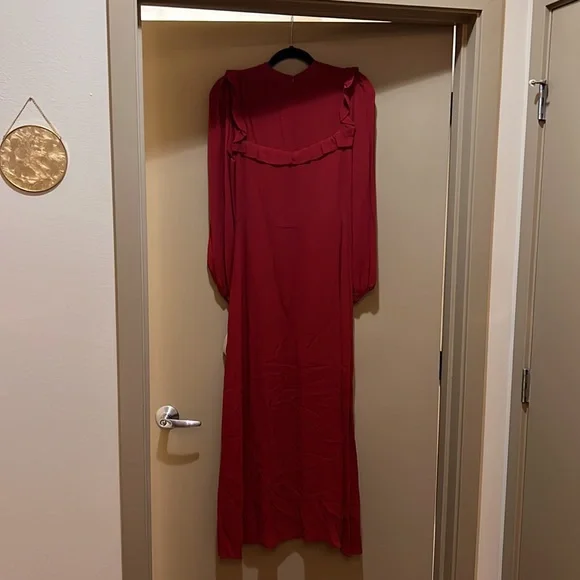 Red reformation midi dress with sleeves - Picture 3 of 4